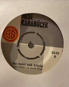 Neşe Karaböcek ‎– Elveda Meyhaneci / Bu Nasıl Aşk Böyle 45'lik Plak - Görsel 3