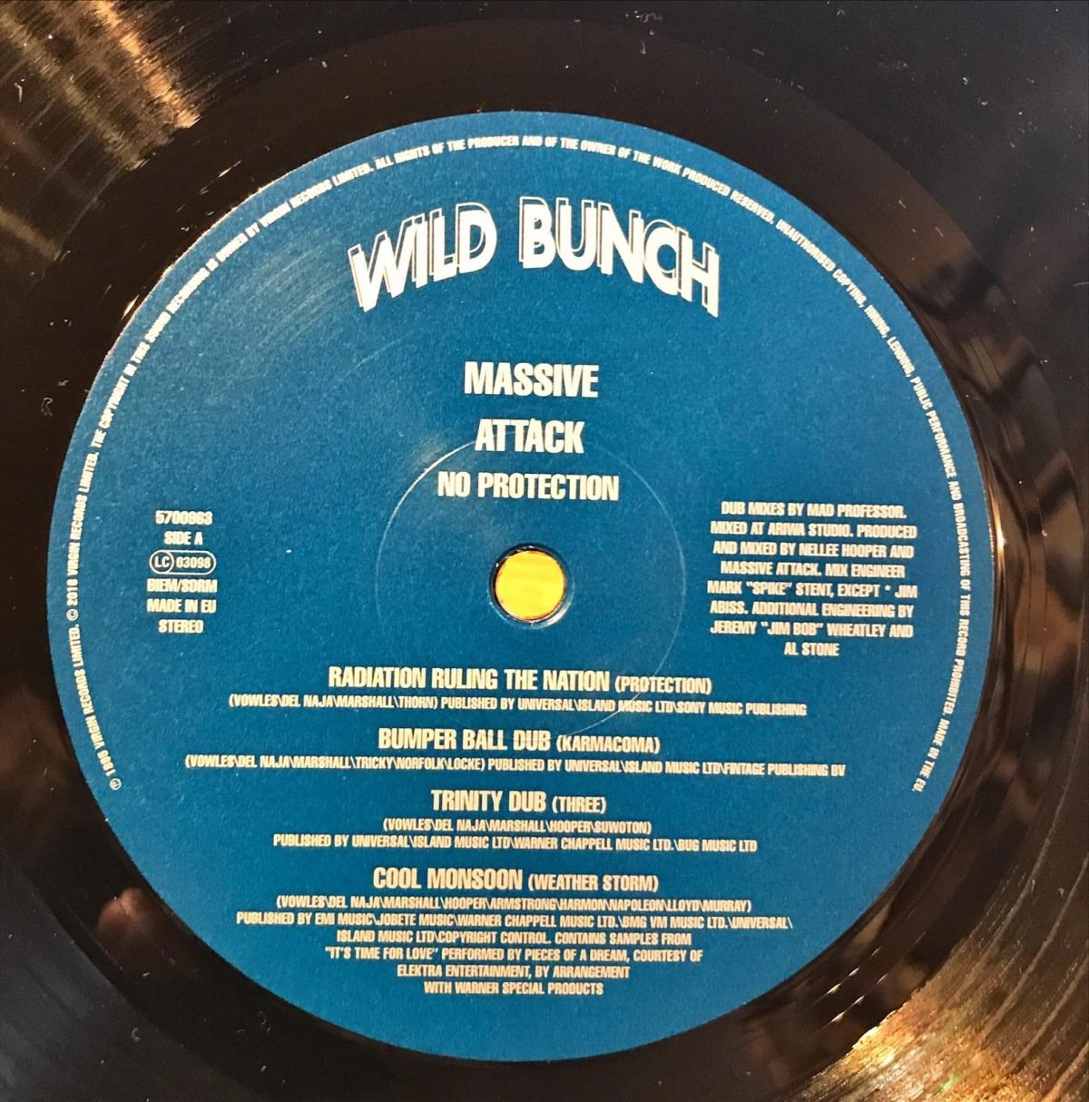 Massive Attack V Mad Professor ‎– No Protection LP Plak - Görsel 2
