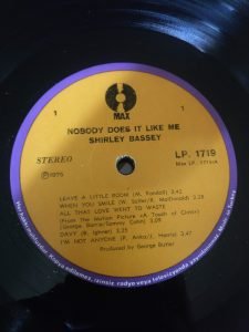 Shirley Bassey – Nobody Does It Like Me LP Plak - Görsel 3