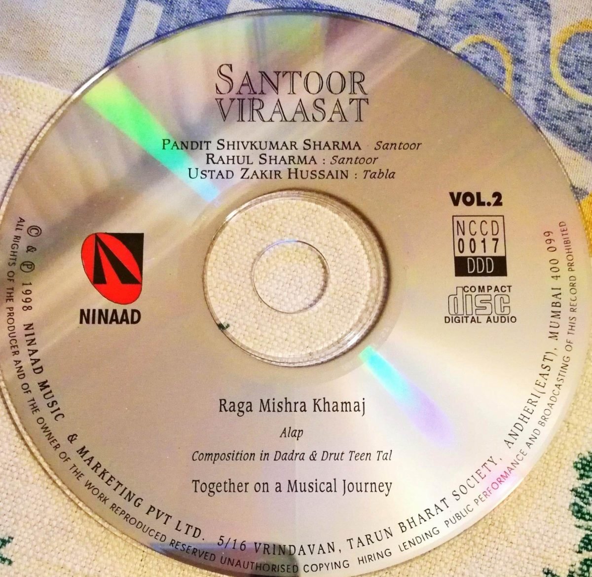 Pandit Shiv Kumar Sharma, Rahul Sharma , Zakir Hussain – Santoor Viraasat Vol 2 CD - Görsel 2