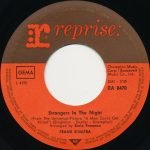 Frank Sinatra – Strangers In The Night / Oh, You Crazy Moon 45lik Plak - Görsel 3