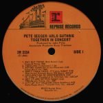 Pete Seeger & Arlo Guthrie – Pete Seeger & Arlo Guthrie Together In Concert 2LP Plak - Görsel 3