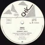 Audrey Hall – Smile 12'' Maxi Single Plak - Görsel 3