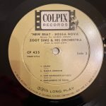 Zoot Sims And His Orchestra – New Beat Bossa Nova Means The Samba Swings LP Plak - Görsel 3