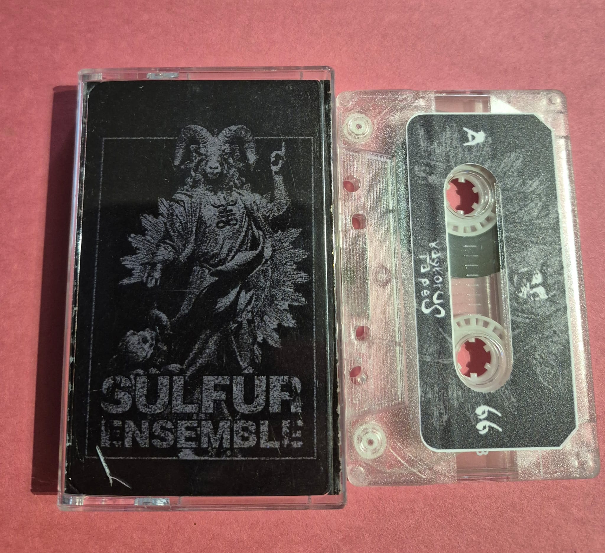 68da76ea-e514-4b66-853d-9261a909e64c Sülfür Ensemble – III (Three Songs About Banging Heads, Fallen Heroes And Our Artillery) Kaset (Doom) - Görsel 1