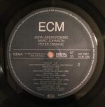 John Abercrombie, Marc Johnson , Peter Erskine – John Abercrombie, Marc Johnson, Peter Erskine LP Plak - Görsel 4
