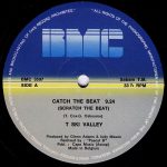 T-Ski Valley – Catch The Beat (Scratch The Beat) 12'' Maxi Single Plak (Electro) - Görsel 3